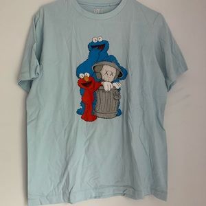 KAWS x UNIQLO Sesame Street T-Shirt Men’s Medium